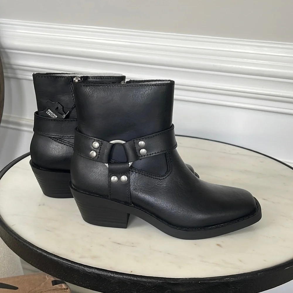 Women's Westinn Harness Booties size 5 - Picture 1 of 6